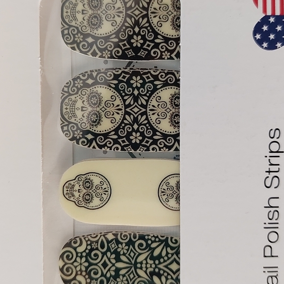 RARE Abra-Cadaver Color Street glow in the dark sugar skulls - Picture 3 of 6